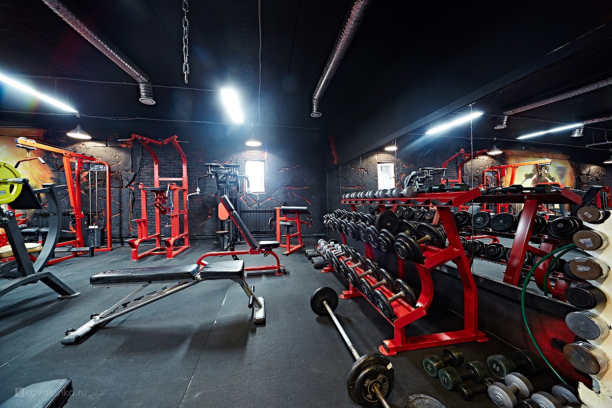 8 fitness. Три базы в зале. Резиденция спортзал Брянск. Baza клуб Екатеринбург. Baza Брянск.