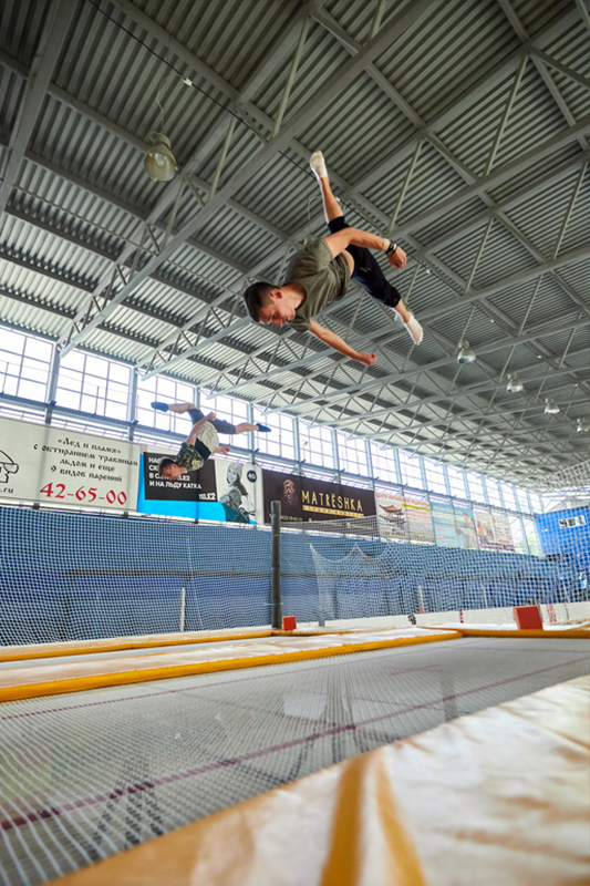 Спортпарк липецк. Батутный центр Варяг Брянск. Спорт парк Варяг Брянск. Варяг батуты. Прыжки на батуте для вестибулярного аппарата.